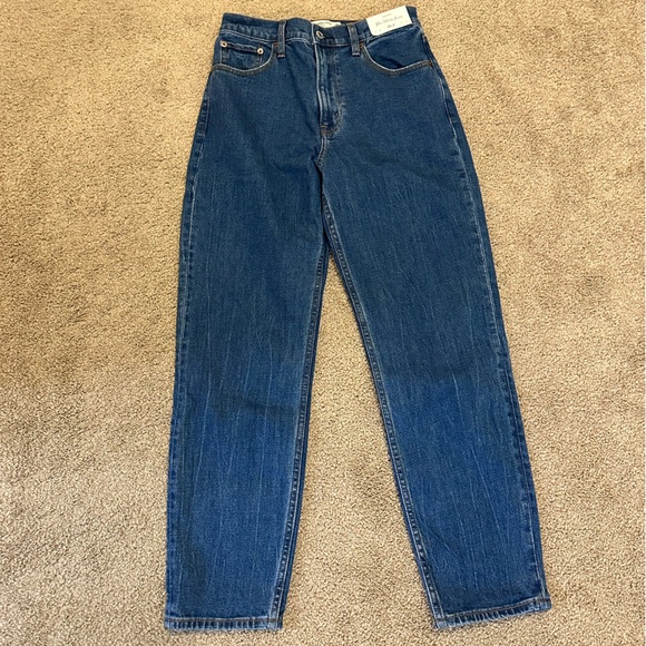 NWT Abercrombie & Fitch Mom Jeans - Picture 2 of 5